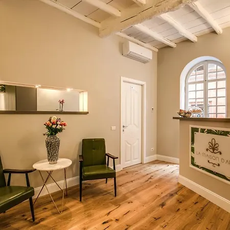Vite 21 Luxury Room-2